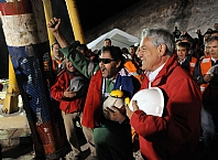 Luis Urzúa Iribarre a salvo, los 33 mineros chilenos rescatados