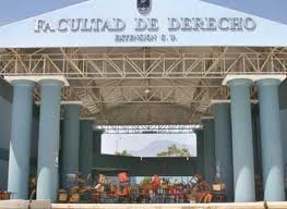 Toman estudiantes Facultad de Derecho de la UABJO; exigen salida del director