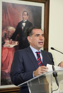 No busco polemizar con Ulises Ruiz, en materia seguridad, sino ver que se puede mejorar, reculó Gabino Cué Monteagudo