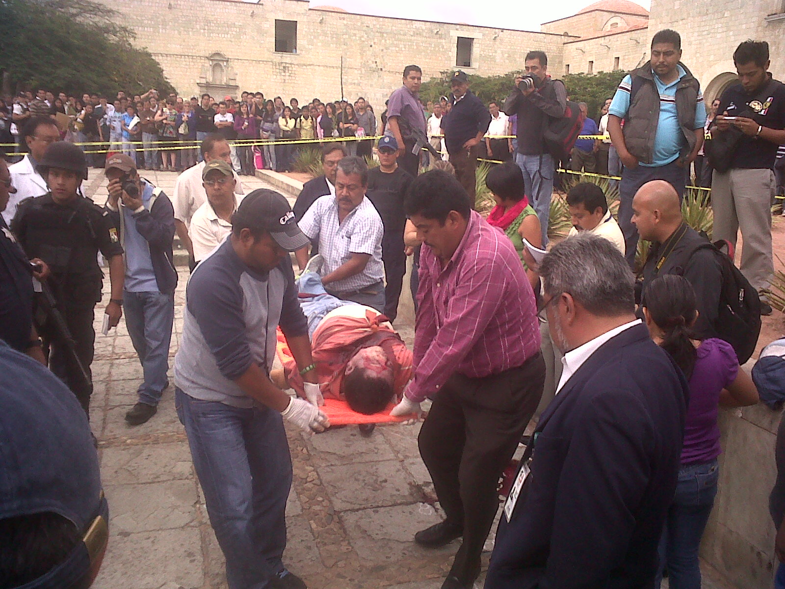 Trasladan al anfiteatro cadáveres de porros acribillados