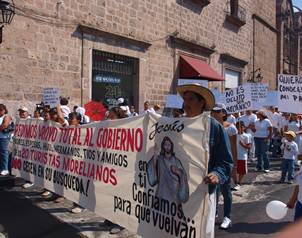 Marchan en Morelia por turistas secuestrados