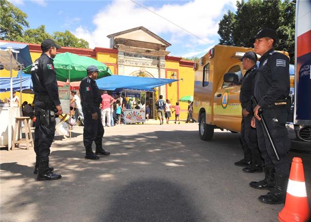 Anuncia Salud operativo permanente en panteones por Todo Santos