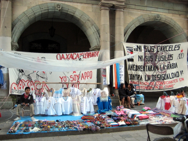 MULT continúa en plantón en el Zócalo
