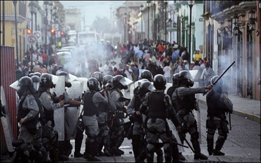 Marchan miles de maestros, conmemoran jornada de lucha del 2006