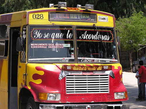 Ante la mirada de pasajeros, balean a chofer de autobús