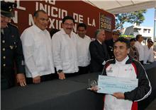 Premian a deportistas