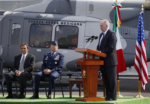 De la  iniciativa Mérida EU entrega dos helicópteros de guerra a México