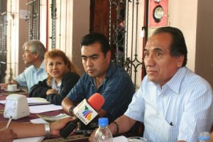 Se declaran en paro 9 mil burócratas