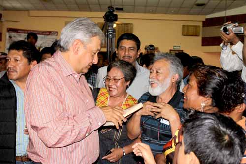 López Obrador en Oaxaca mete distancia, no asistirá a la toma de Gabino