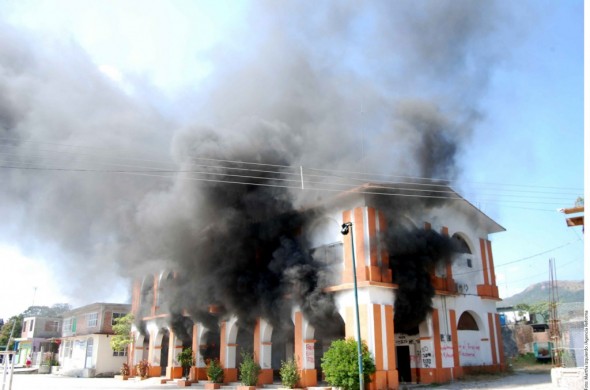 Queman Palacio Municipal de Santiago Laollaga