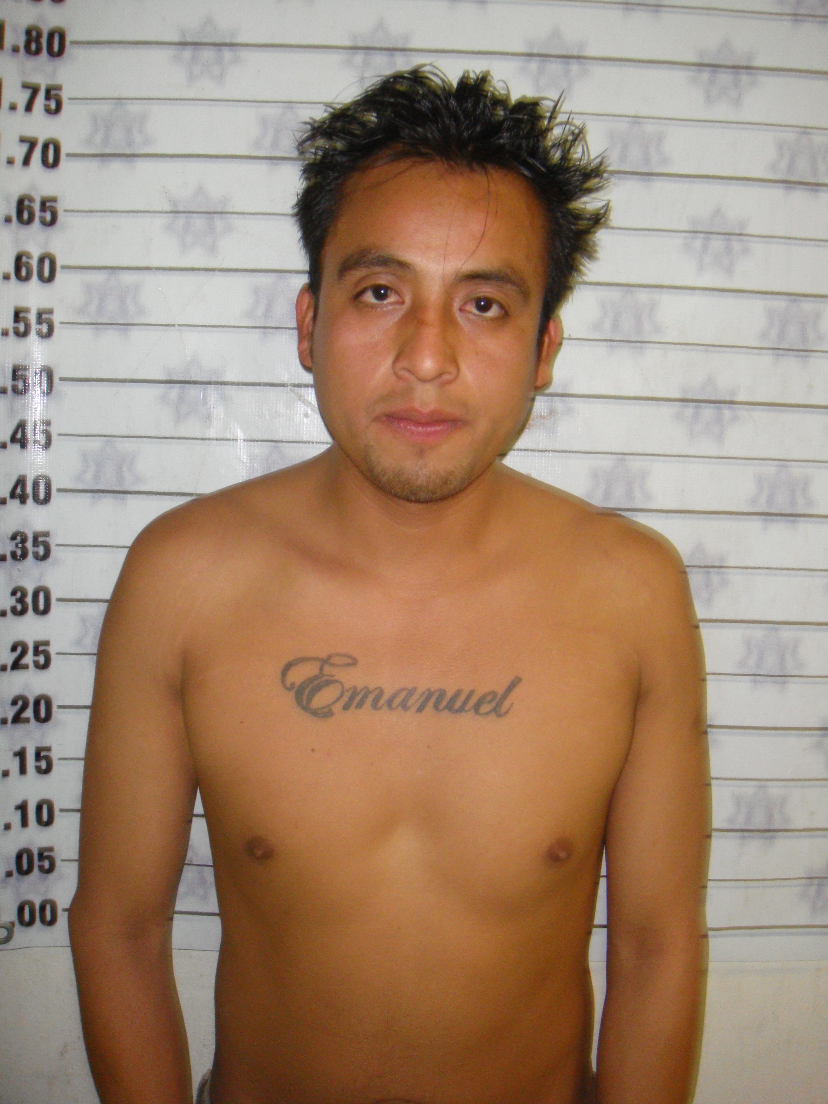 Detenido al intentar huir con tenis robados en tienda departamental