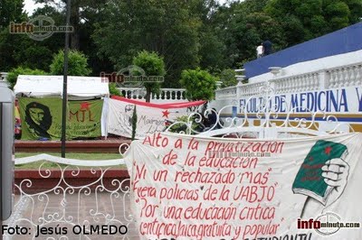 Rompen negociaciones estudiantes de Medicina y autoridades de la UABJO