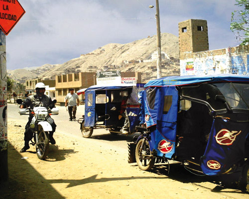 Caos en el centro por manifestación de mototaxistas y colonos; bloquean durante cuatro horas