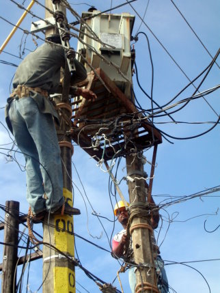 CFE deja sin luz a la capital oaxaqueña; autoridades adeudan 11 mdp