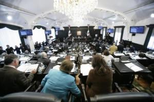 No alimentos chatarra ni publicidad en escuelas, aprueba Senado