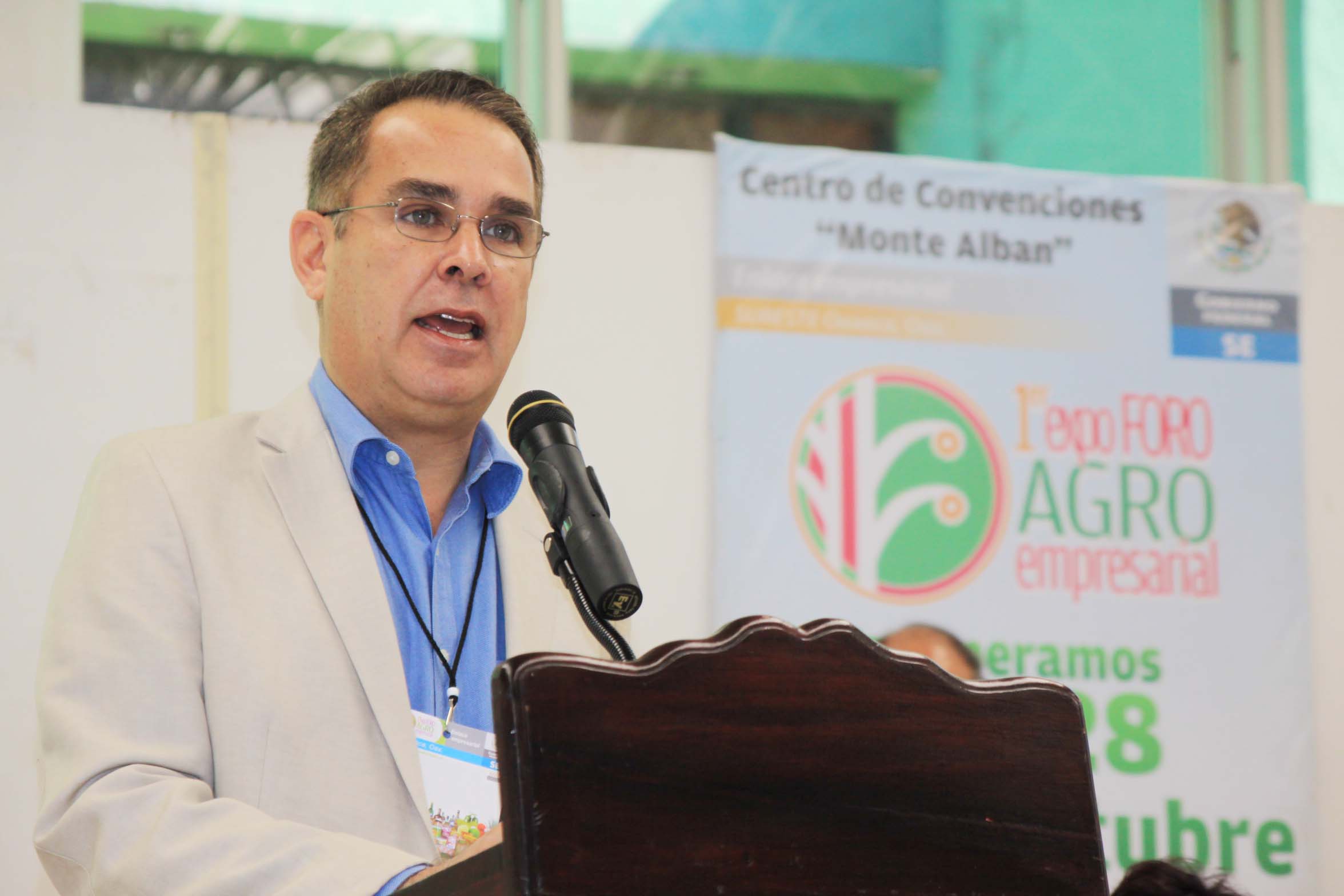 Renuncia Secretario de Economía y Turismo; falsificó cédula profesional