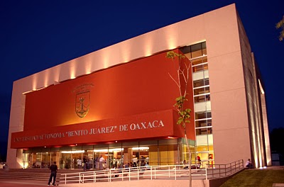 Policías recuperan CU de la UABJO, la toma responsabilidad del ex rector Abraham Martínez Alavés