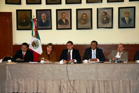 Busca Ejecutivo generar condiciones para relevo municipal en paz y tranquilidad