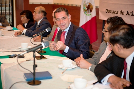 Instalan comisión interinstitucional para atender a defraudados por cajas de ahorro