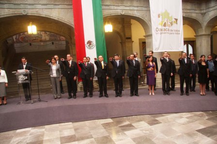 Integrantes del gabinete rinden protesta