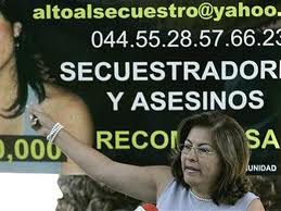 Entrega Calderón galardón a Isabel Miranda de Wallace