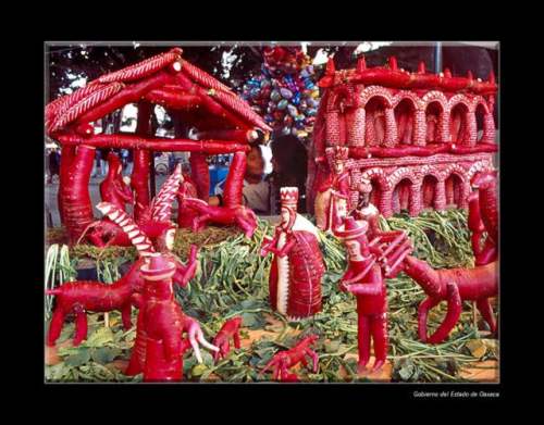 Los que hacemos posible Oaxaca Entrelíneas deseamos sean felices está Navidad y siempre, al lado de sus seres queridos