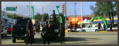 Primer bloqueo en la era Gabino; cerrado, crucero de Plaza Bella