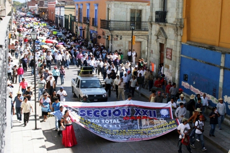 Cobran profesores oaxaqueños sueldos de 7 mil hasta 40 mil pesos mensuales