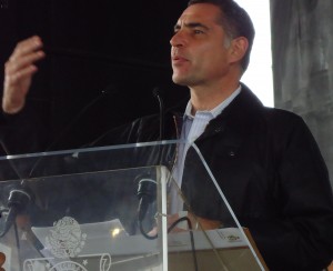 Ataques a periodistas y cancelación de noticiero en 52 días de gobierno, de Gabino Cué