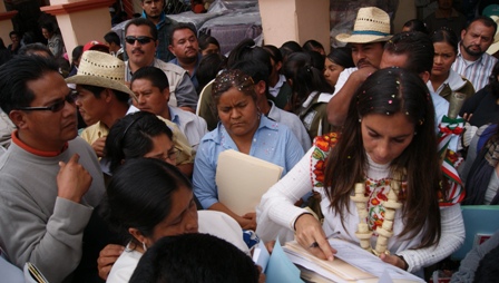 Entregan cobijas y juguetes en municipios vulnerables a las bajas temperaturas