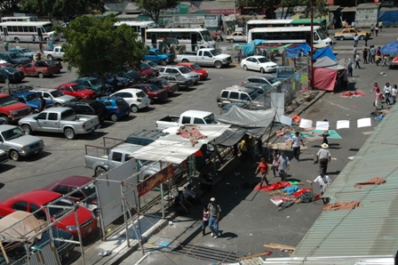Retiran 45 comercios irregulares de la Central de Abasto