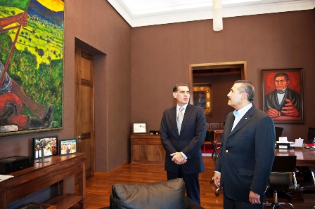 Se reúnen Gabino Cué y el senador Manlio Fabio Beltrones