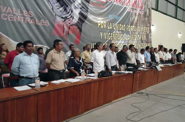 Repudia la 22 del SNTE represión del martes, alista jornada de lucha y discute salida de funcionarios