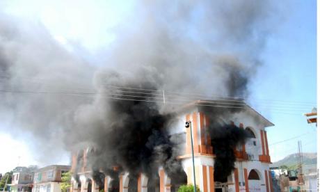 Laollaga, entre añejos conflictos políticos y magisteriales