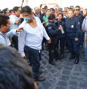 Rescatan a policías retenidas