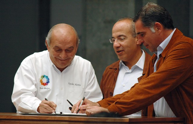 Juicio político al presidente Felipe Calderón y castigo al ex gobernador Ulises Ruiz; acuerda la Sección 22 del SNTE