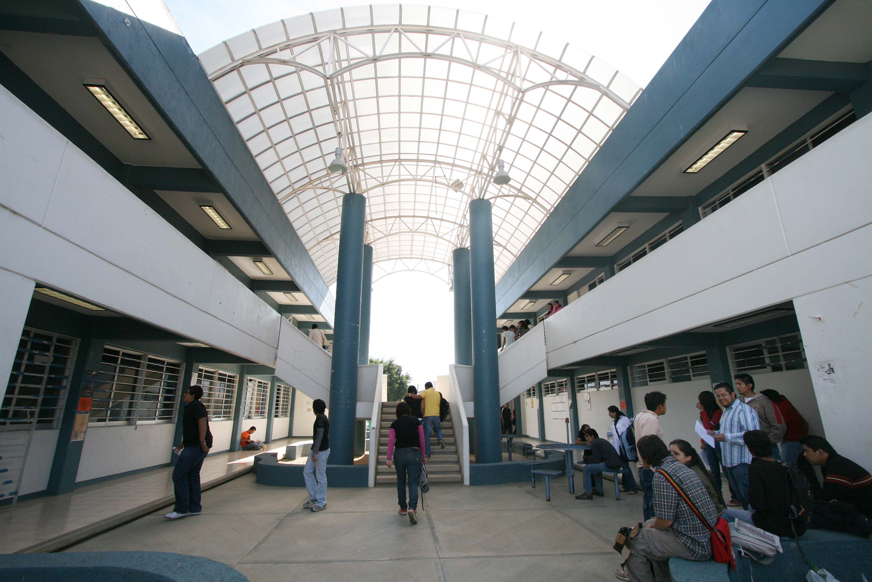 De 3 mil 400 a 8 mil pesos mensuales salarios de trabajadores de la UABJO