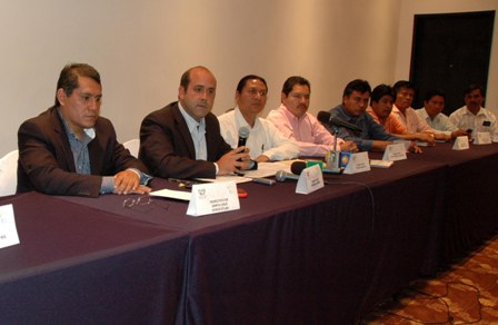 Condenan munícipes de la zona metropolitana toma de basurero de Zaachila