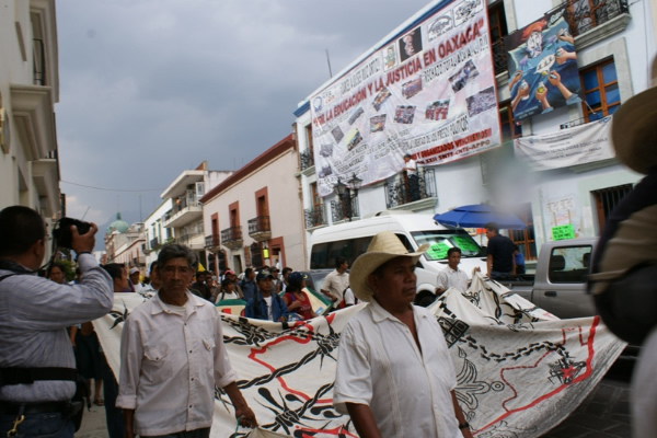 Reactivan habitantes de Los Chimalapas bloqueos en carreteras federales