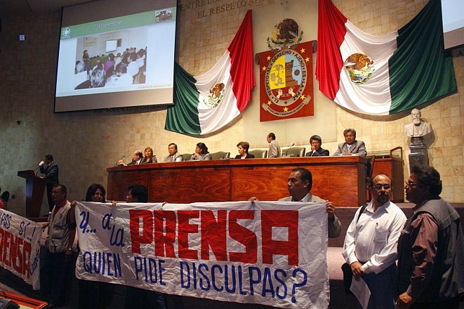 Protestan periodistas por violencia en su contra