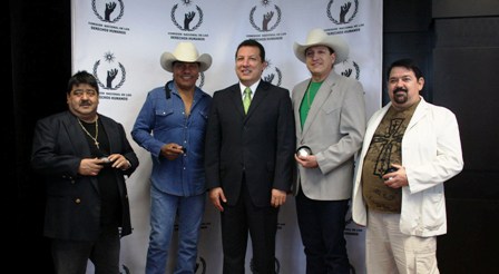 El Gigante de América, se suma a campaña a favor de migrantes