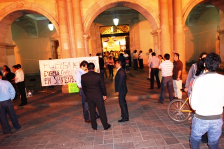 Ante huelga de hambre, Gabino Cué anuncia programa termine con la miseria en Oaxaca