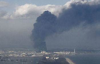 Gobierno japonés recomienda evacuar radio de 20 a 30 kilómetros, de central nuclear averiada