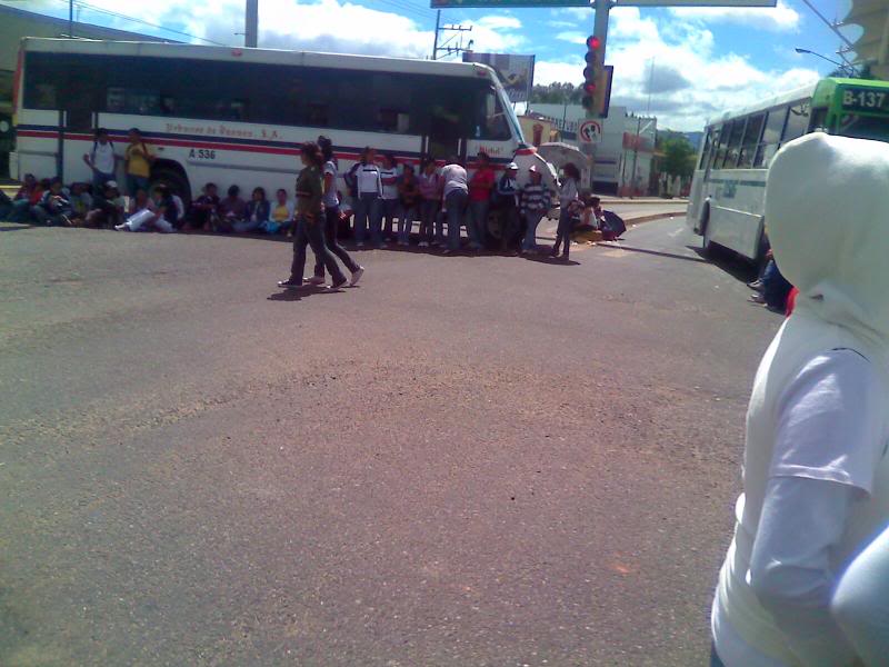 Anuncian normalistas de Oaxaca retiro de movilizaciones