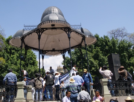 Paro general educativo en Oaxaca, maestros emplazan al gobierno de Gabino Cué