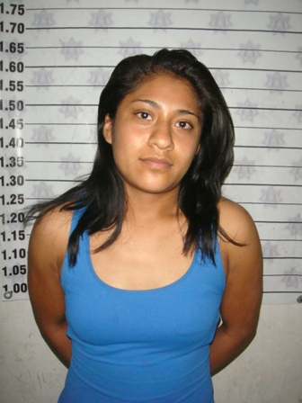 Robaron mercancía por 2 mil pesos en Chedrahui, son atrapadas