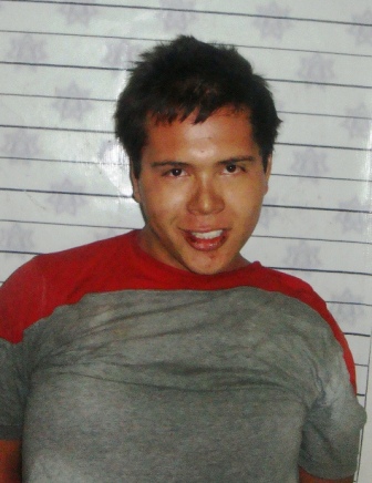 Allanó domicilio y muerde dedo de policía