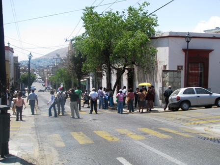 Protestan contra edil Ugartechea Begué, por resultados electorales