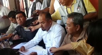 Reprimen manifestantes y se doblan sueldos autoridades de Santa Lucia del Camino