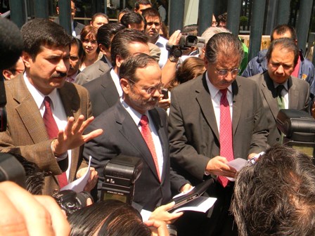 Presentan PAN y PRD denuncia contra Peña Nieto ante la PGR